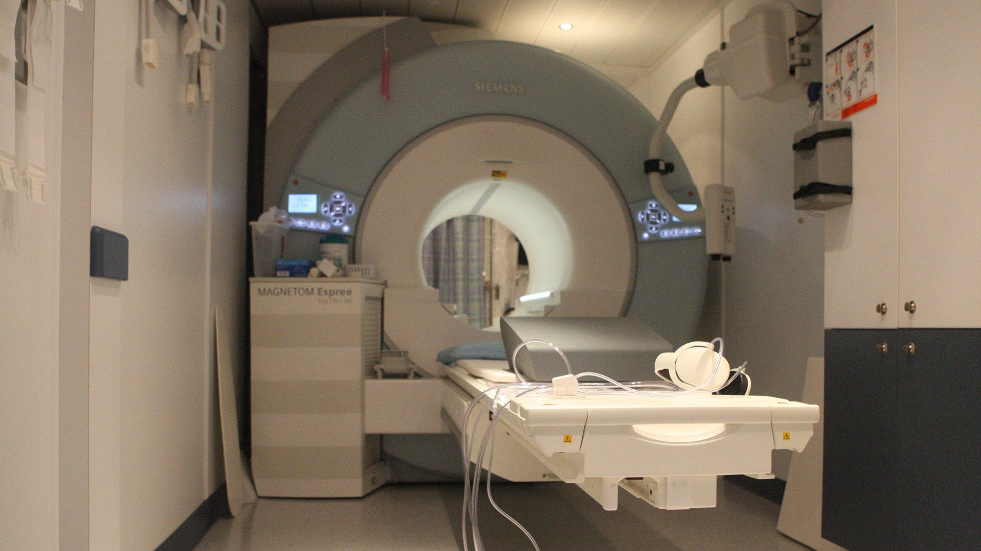 Traditional MRI machines require patients to stay still for extended periods of time, which can be difficult for some people, such as individuals with Parkinson's disease, stroke patients and children. UA researchers are hoping to decrease scan times to 1 Traditional MRI machines require patients to stay still for extended periods of time, which can be difficult for some people, such as individuals with Parkinson's disease, stroke patients and children. UA researchers are hoping to decrease scan times to 1