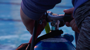 Participants are provided with scuba equipment, including air tanks, to complete the classes. (Photo: Ernesto Trejo/UANews) Participants are provided with scuba equipment, including air tanks, to complete the classes. (Photo: Ernesto Trejo/UANews)