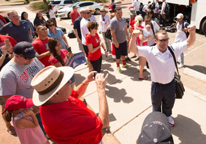Fans surround Arizona head coach Jay Johnson as he and the team return to Tucson having earned a spot in the College World Series. (Photo courtesy of Arizona Athletics) Fans surround Arizona head coach Jay Johnson as he and the team return to Tucson having earned a spot in the College World Series. (Photo courtesy of Arizona Athletics)