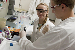 The UA has a strong reputation for engaging undergraduates in original and ongoing research. The KEYS program is among those efforts to engage students in research at a younger age. (Photo credit: Larry Hogan) The UA has a strong reputation for engaging undergraduates in original and ongoing research. The KEYS program is among those efforts to engage students in research at a younger age. (Photo credit: Larry Hogan)