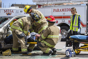 Firefighter and paramedic personnel extricate a crash victim during a simulated auto accident. (Photo: Sun Belous/UA College of Medicine - Phoenix) Firefighter and paramedic personnel extricate a crash victim during a simulated auto accident. (Photo: Sun Belous/UA College of Medicine - Phoenix)