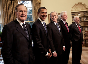 David Hume Kennerly shot this photo of former President George Bush, then-President-elect Barack Obama, then-President George W. Bush, and former Presidents Bill Clinton and Jimmy Carter, in the oval office on Jan. 7, 2009. (Photo: David Hume Kennerly) David Hume Kennerly shot this photo of former President George Bush, then-President-elect Barack Obama, then-President George W. Bush, and former Presidents Bill Clinton and Jimmy Carter, in the oval office on Jan. 7, 2009. (Photo: David Hume Kennerly)