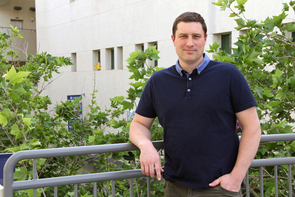 Michael Worobey heads the Department of Ecology and Evolutionary Biology in the College of Science. (Photo: Beatriz Verdugo) Michael Worobey heads the Department of Ecology and Evolutionary Biology in the College of Science. (Photo: Beatriz Verdugo)