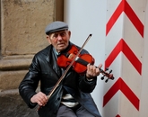 Senior Samara Rosenthal snaps a photo of a man playing violin along a picturesque avenue during the CEA Florence program in Italy. Senior Samara Rosenthal snaps a photo of a man playing violin along a picturesque avenue during the CEA Florence program in Italy.