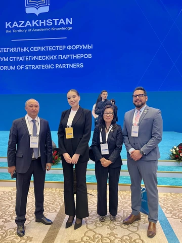 Yerbol Issakayev, Aruzhan Yermukhan, Jenny Lee and Ricky Salazar posing for a group photo