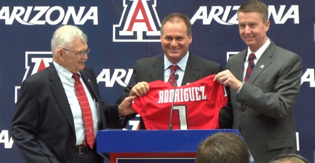 Rich Rodriguez Signs 23 Football Recruits | University of Arizona News