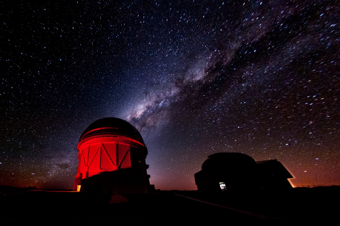 Telescopio Blanco de 4 metros en el Observatorio Interamericano Cerro Tololo en Chile Telescopio Blanco de 4 metros en el Observatorio Interamericano Cerro Tololo en Chile