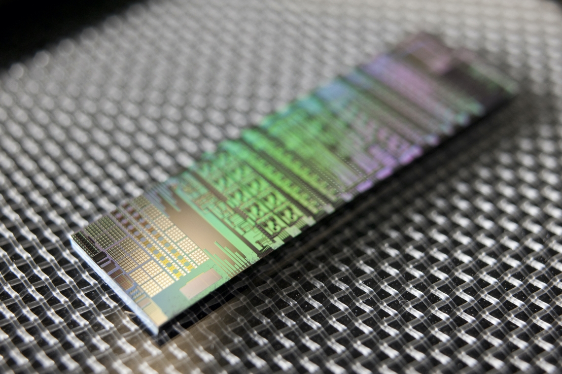 optical communication chip