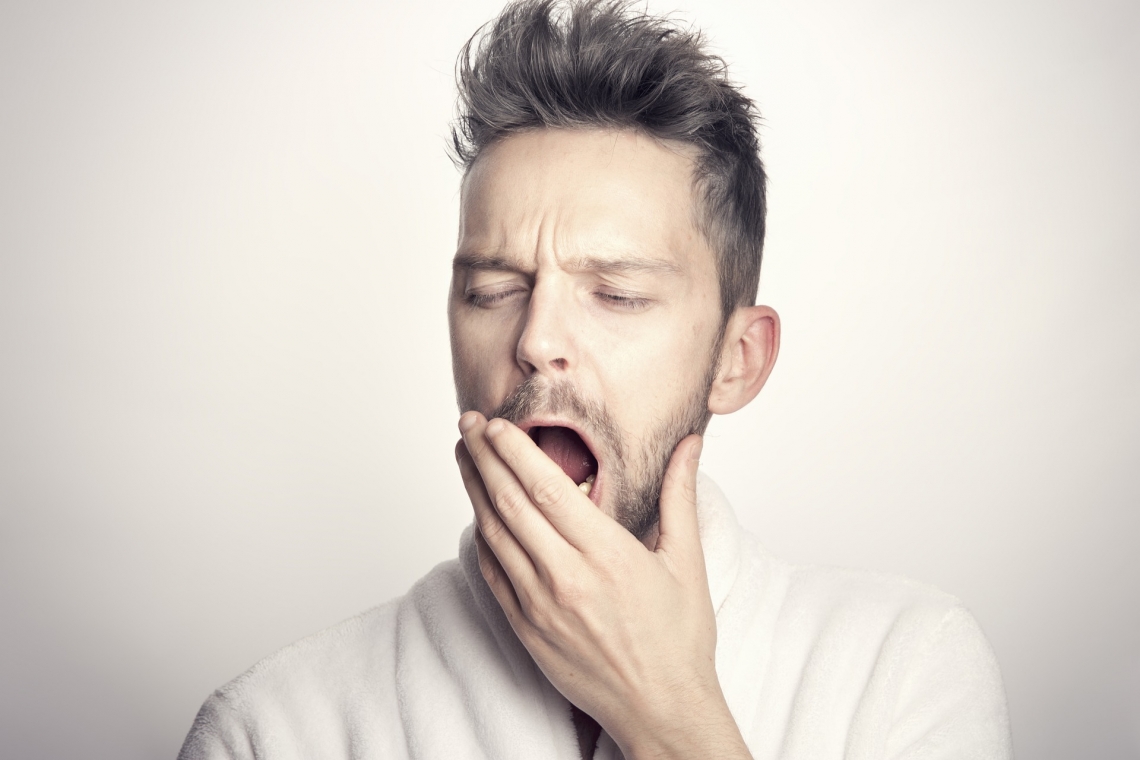 man yawning man yawning - man 5522892 1920 - Q&A: UArizona Expert Talks Sleep Apnea, ‘Coronasomnia’ and Snoozing in Space