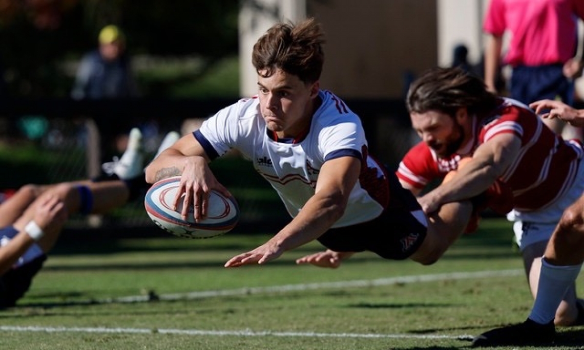 Rugby player diving