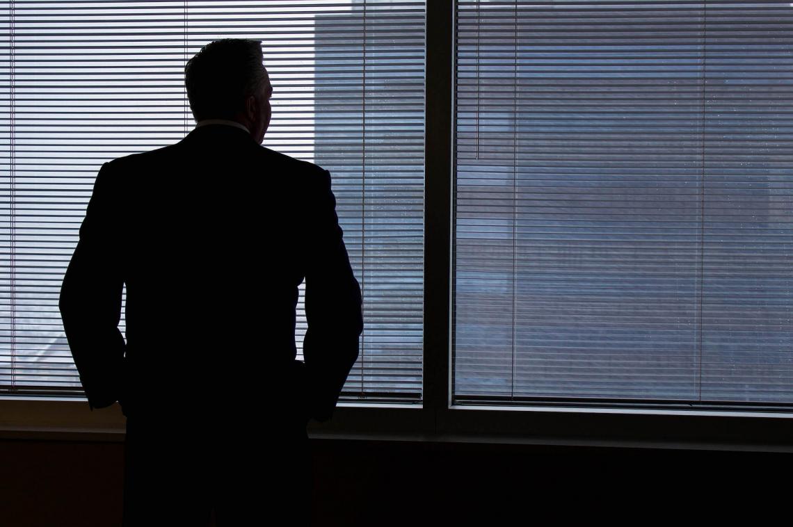 The UA's Han Jiang and his colleagues explored what influences CEOs' decisions to stay or go when business is bad. The UA's Han Jiang and his colleagues explored what influences CEOs' decisions to stay or go when business is bad.