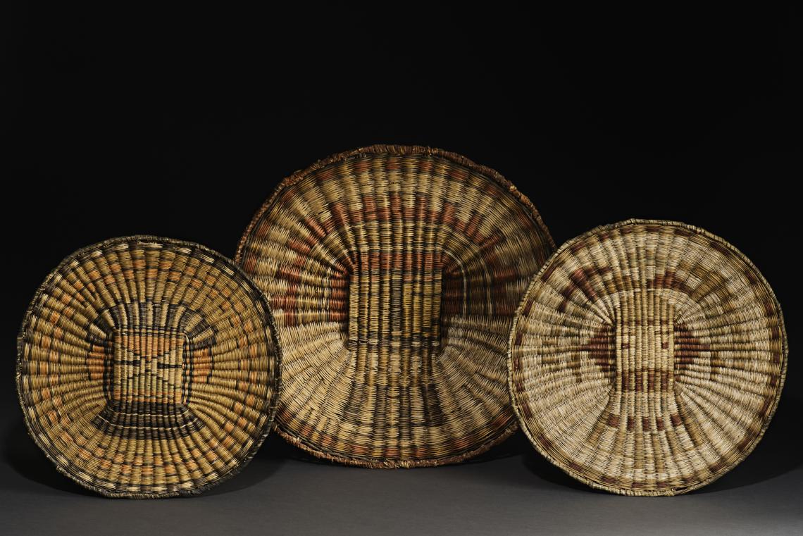 Wicker plaques from Third Mesa, made from rabbitbrush, dune broom and yucca, from left: Hiilili katsina, ca. 1935; Si’ohemiskatsina , ca. 1910; Sa’lakwmana , ca. 1905. Wicker plaques from Third Mesa, made from rabbitbrush, dune broom and yucca, from left: Hiilili katsina, ca. 1935; Si’ohemiskatsina , ca. 1910; Sa’lakwmana , ca. 1905.