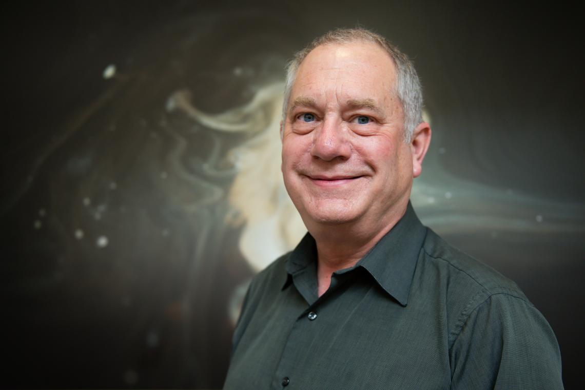 "I didn't realize until I moved to England what a desert rat I have become," says astronomy professor Robert C. Kennicutt Jr. "I didn't realize until I moved to England what a desert rat I have become," says astronomy professor Robert C. Kennicutt Jr.