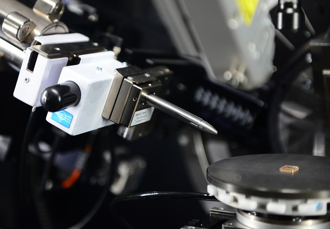 Using focused X-rays, researchers can peek inside a sample of magnetic tunnel junctions and resolve the arrangement of atoms in the thin layers. Using focused X-rays, researchers can peek inside a sample of magnetic tunnel junctions and resolve the arrangement of atoms in the thin layers.