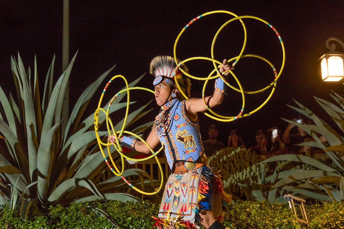 Tony Duncan hoop dancing