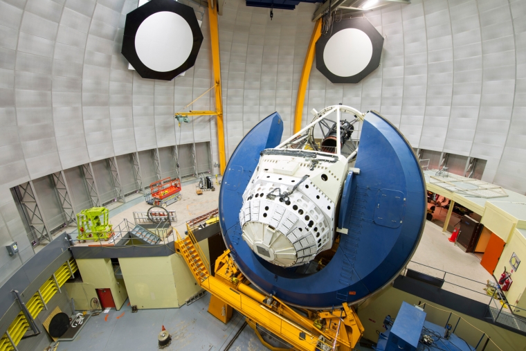 Cámara de energía oscura en el telescopio Blanco de 4 metros del Observatorio Interamericano Cerro Tololo en Chile Cámara de energía oscura en el telescopio Blanco de 4 metros del Observatorio Interamericano Cerro Tololo en Chile
