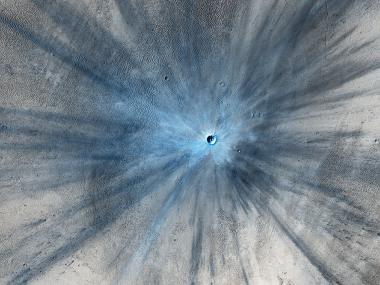 A dramatic, fresh impact crater dominates this image taken on Nov. 19, 2013, by the High Resolution Imaging Science Experiment, or HiRISE, camera on NASA's Mars Reconnaissance Orbiter. The crater spans approximately 100 feet  in diameter and is surrounded